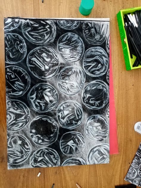 Charcoal drawing of a man behind bubble wrap Bubble Wrap Painting, Bubble Wrap Art, Biro Drawing, Memory Art, Bubble Drawing, Black Paper Drawing, Bubble Paper, Texture Drawing, Charcoal Art