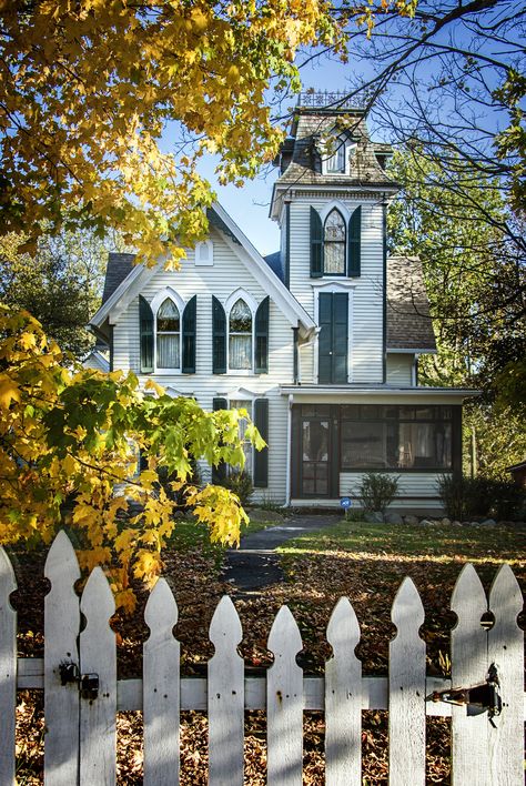 Carpenter Gothic House, Gothic House Plans, Gothic Revival Cottage, Carpenter Gothic, Gothic Revival House, Lovely Houses, Queen Anne House, Victorian Beauty, Storybook Homes