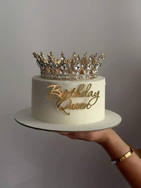 50th Birthday Cake For Mom, Diva Birthday Cakes, Queens Birthday Cake, Girly Birthday Cakes, Diamond Cake, Elegant Cake Design, Cake Design For Men, Bolo Vintage, 25th Birthday Cakes