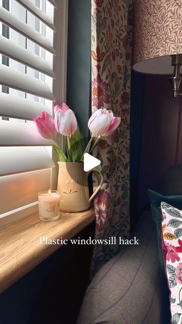 𝐉𝐞𝐬𝐬 👩🏻‍🌾 on Instagram: "The Frenchic hack… but on plastic window sills! Yep that’s right! The hack is not just for wood! 

We have plastic window sills in our bedroom and living room but we didn’t want to mess around with taking them off… so we hacked them instead! They have turned out AMAZING and to be honest, they look like the real deal!

(Excuse the mess of the bedroom, we are currently in the middle of redecorating 🤪)

@frenchicpaint 
.
.
.
#frenchic #frenchicpaint #frenchichack #englishccountryside #inthecountry #spotmycottage #myhome #farmhousestyle #farmhouse #countryinteriors #farmhousedecor #countryliving #moderncountry #cottageinterior #farmhouseinterior #cosyliving #countryliving #bungalowrenovation #bungalowreno" Painted Window Sills Interiors, Window Sill Decor Bedroom, Bedroom Window Sill Decor, Wood Window Sill, Windowsill Ideas, Window Sill Decor, Frenchic Paint, Bungalow Renovation, Plastic Window