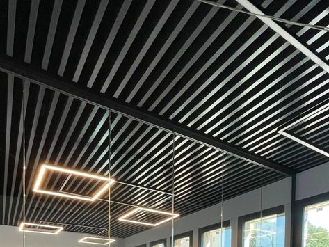 Acoustic metal ceiling panels SLIDING BAFFLE by CBI Europe Metal Baffle Ceiling, Metal Panel Ceiling, Baffle Ceiling, Ceiling System, Suspended Lighting, Contemporary Room, Linear Pattern, Metal Ceiling, Ceiling Panels