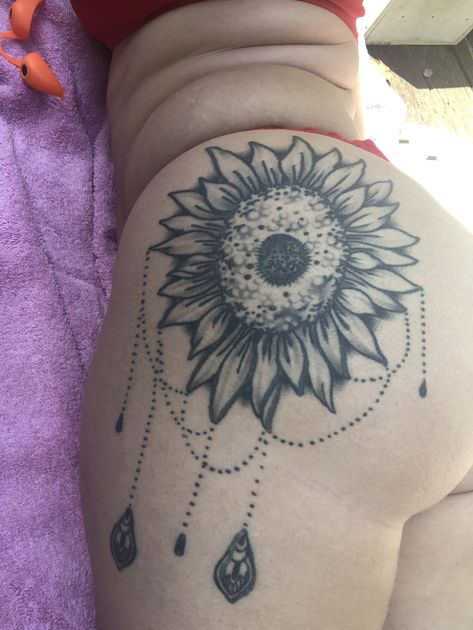 Tattoos On Buttocks For Women, Bum Tattoo, Sunflower Tattoos, Sunflower Tattoo, Year 2024, Inspirational Tattoos, Dreamcatcher Tattoo, Geometric Tattoo, Sunflower