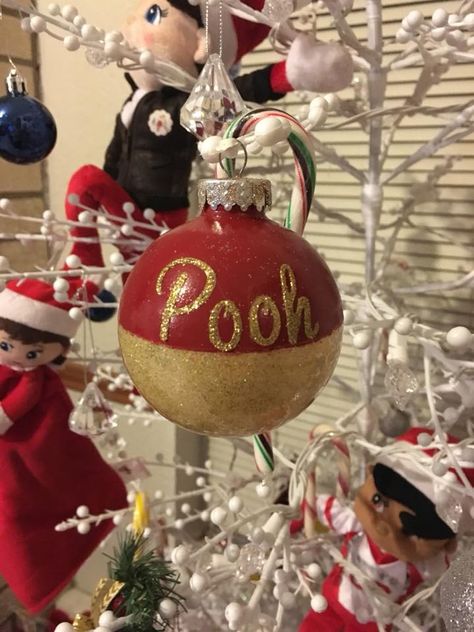 Diy Winnie The Pooh Ornaments, Winnie The Pooh Christmas Tree Ideas, Winnie The Pooh Ornaments Diy, Winnie The Pooh Christmas Decorations, Winnie The Pooh Ornaments, Winnie The Pooh Christmas Tree, Disney Diy Christmas Ornaments, Xmas Bulbs, Disney Tree