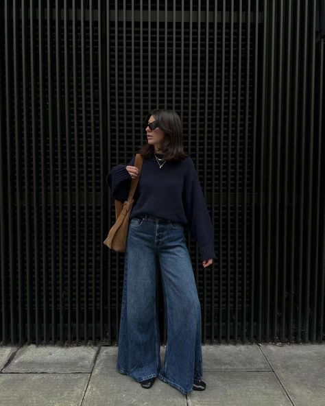 The 5 Elevated Basics L.A. Fashion People Love | Who What Wear Navy Jumper Outfit, Juicy Tracksuit, Navy Jumper, Jumper Style, Skirt Images, Chunky Knit Jumper, Jumper Outfit, Winter Inspo, Navy Outfit