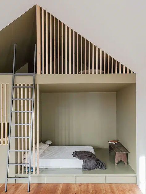 Mezzanine Bedroom, Design Therapy, Sleeping Loft, Tiny Apartment, Kids Interior, Bedroom Loft, Green House, Bunk Bed, Design Case