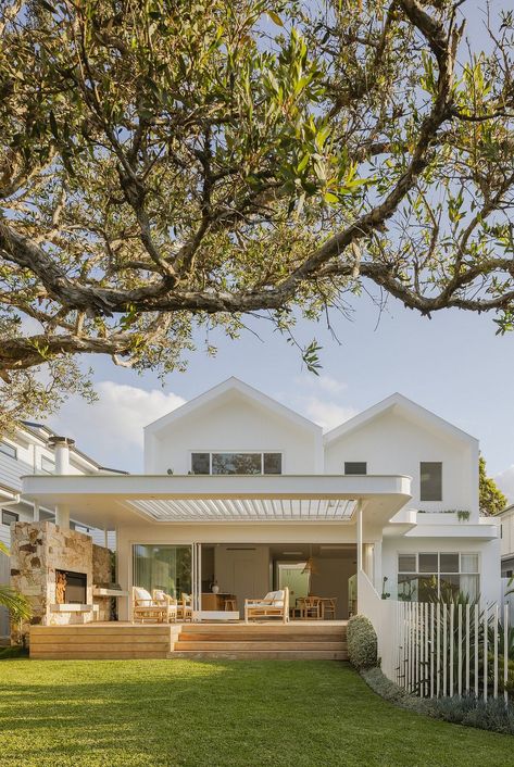 River of Life is a Light and Airy Sydney Home by Sandbox Studio River Of Life, Modern Family House, Modern Coastal Home, Australia House, Coastal Lifestyle, Concrete Steps, Modern Beach House, Modern Beach, Modern Coastal