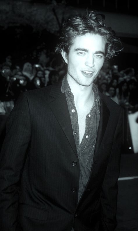 Robbert Patterson Aesthetic, Famous Men Actors, Robert Pattinson Aesthetic, Edward Cullen Aesthetic, Black And White Filter, White Filter, Robert Pattinson Twilight, King Robert, Twilight Edward