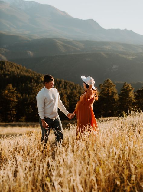 Colorado Mountain top maternity photos. Colorado maternity photographer. Asheville Maternity Photos, Colorado Winter Maternity Pictures, Mountain Maternity Photoshoot, Maternity Photo Shoot Mountains, Maternity Shoot Mountains, Maternity Photos Mountains, Colorado Maternity Photos, Mountain Maternity Photos, Mountain Maternity Shoot