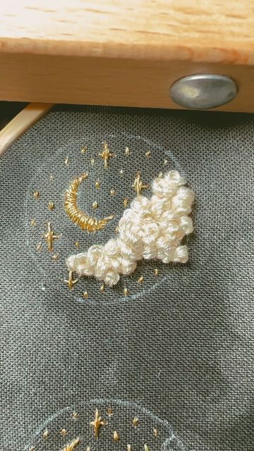 Star Pattern Embroidery, Embroidery Light, Embroidery On Leather Ideas, Gold Star Embroidery, Embroidery For Clothes, Embroider Stars, Embroidery Galaxy, Sparkle Embroidery, Night Embroidery