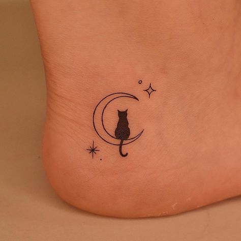 Explore the intricate world of small tattoos with our detailed guide. From choosing designs to finding the perfect spot, get ready to ink your story. Tiny Cat Tattoo, Small Moon Tattoos, Cat Tattoo Simple, Helloween Wallpaper, Cute Cat Tattoo, Small Girly Tattoos, Cat Tattoo Small, Minimal Tattoo Design, Black Cat Tattoos