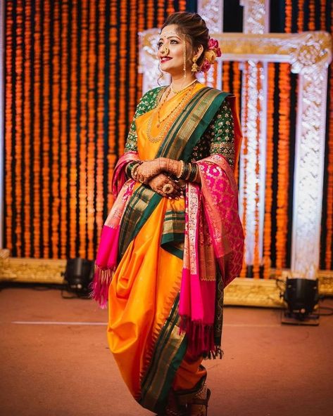 Check out some super gorgeous Navari Look images sported by beautiful Maharashtrian brides and get inspired. #maharastrian #saree #bride Navari Look, Marathi Mulgi, Maharashtrian Bride, भारतीय दुल्हन संबंधी, Marathi Saree, Maharashtrian Saree, Marathi Bride, Marathi Wedding, Indian Bride Makeup