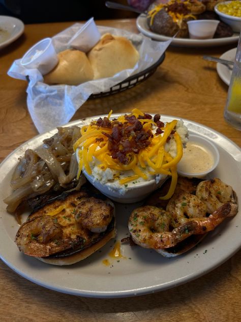 Texas roadhouse Texas Roadhouse Aesthetic, Texas Roadhouse Food, Food Dump, Texas Roadhouse, Cooking Recipes, Texas, Quick Saves