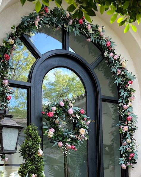 Tea Space, Rose Wreaths, Spring Outdoor Decor, Spring Foliage, Spring Garland, Outdoor Decor Ideas, Slim Tree, Celebration Decor, Foliage Wreath