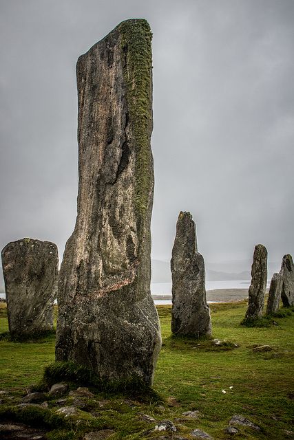 Calanais Standing Stones, Standing Stones Scotland, Callanish Standing Stones, Standing Stones Art, Chapel Painting, Mythical Garden, Ancient Egyptian Architecture, Isle Of Arran, Standing Stones