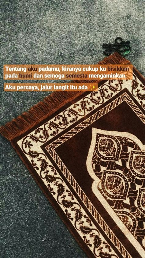 Sujud itu indah, berbisik pada bumi tapi didengar oleh langit 🌻 Sujud Sholat Aesthetic, Islamic Lockscreen, Jalur Langit, Remember Quotes, Writing Inspiration Prompts, Quran Quotes Love, Self Reminder, Quran Quotes Inspirational, Makkah