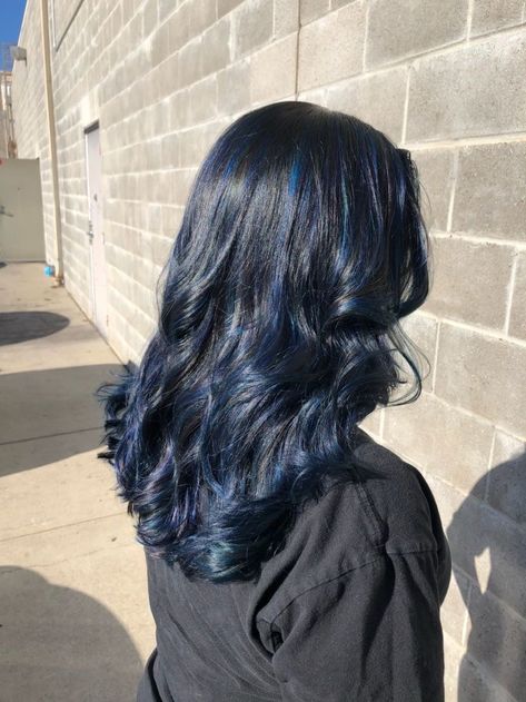 Navy Blue Hair Highlights, Black Hair Colour Ideas, Dark Blue Dyed Hair, Blue Balayage Hair Brunettes, Blue Black Balayage, Midnight Blue Hair Highlights, Dark Brown And Blue Hair, Blue Hair On Brown Skin, Blue Ends Hair