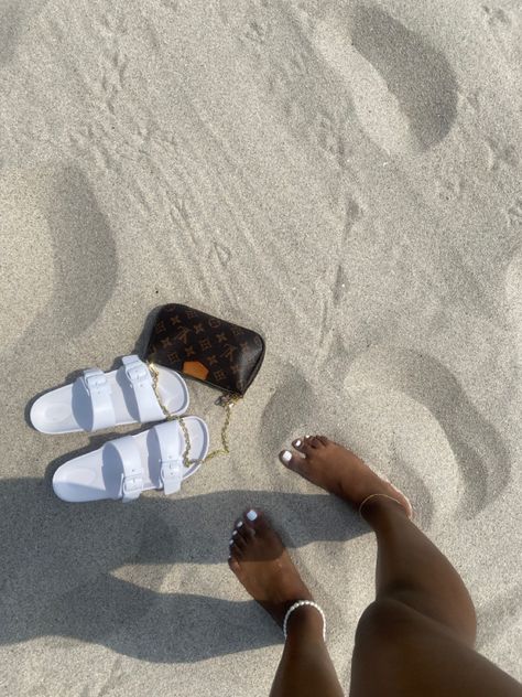 Vacation Mani Pedi, Beach Pedicure, Feet In The Sand, Island Outfit, In The Beach, Cute Instagram Pictures, Inspo Pics, Pink Acrylic, Pink Acrylic Nails