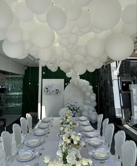 All White Party Decor Table Decorations, White Birthday Ideas, All White Party Ideas, All White Party Decorations, White Party Aesthetic, White Out Party, White Theme Party, Grad Dinner, Monochrome Party