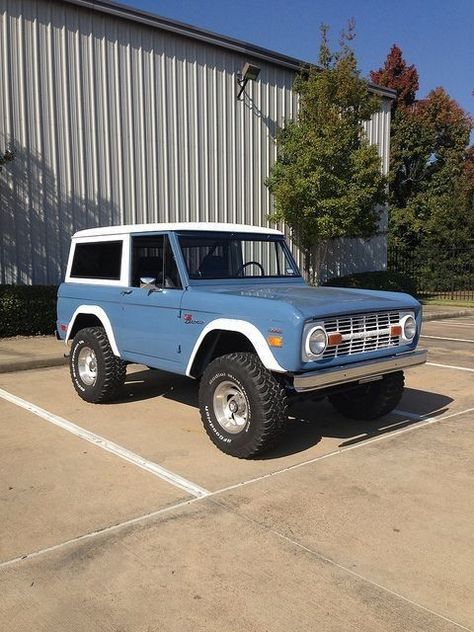 Aesthetic Bronco, Broncos Pictures, Carros Retro, Ford Bronco For Sale, Ferrari Dino, Classic Ford Broncos, Ford Broncos, Old Vintage Cars, Audi Rs5