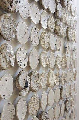 Keramik Design, Belek, Ceramic Wall Art, Sculpture Installation, White Wall, Stone Art, White Art, Wall Sculptures, Ceramic Sculpture