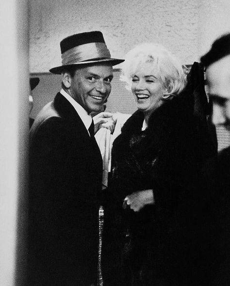 Marilyn with Frank Sinatra at the recording session for his album, Come Swing With Me, 1961. Marilyn Monroe Frank Sinatra, Frank Sinatra And Marilyn Monroe, Sinatra Aesthetic, Frank Sinatra Mugshot, Love Frank Sinatra, William Claxton, Joan Baez, Hollywood Men, Gabriel Garcia Marquez