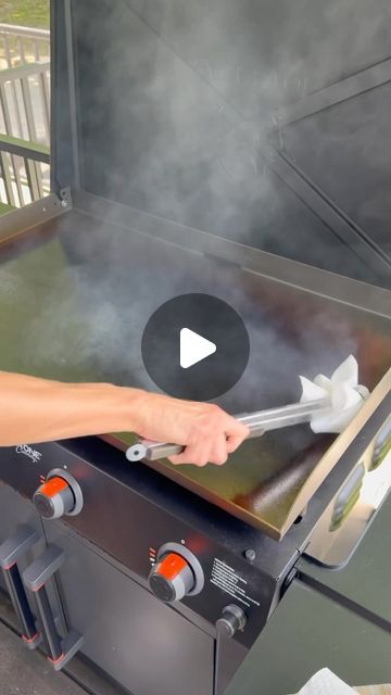 Lauren Bower on Instagram: "How to season your brand new Blackstone griddle. If you don’t have one, you’re missing out!  @blackstoneproducts   #blackstone #howtoseasonagriddle #griddle #outdoorgriddle #cookout #cookoutfood #blackstonegriddle" Blackstone Seasoning Tips, Seasoning Blackstone Griddle, Blackstone Griddle Recipes Dinners Keto, Season Blackstone Griddle, How To Season A Blackstone Griddle, Blackstone Grill Videos, Blackstone Grill Recipes Easy, Blackstone Grill Recipes Videos, Blackstone Meals