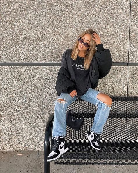 Street Style: Women's Nike Air Jordan 1's Jordan Outfits Womens, Outfits With Jordan 1s Fashion Styles, Bekväma Outfits, Jordan 1 Outfit, Mode Hipster, Vlasové Trendy, Jordan Outfits, Populaire Outfits, Tomboy Style Outfits