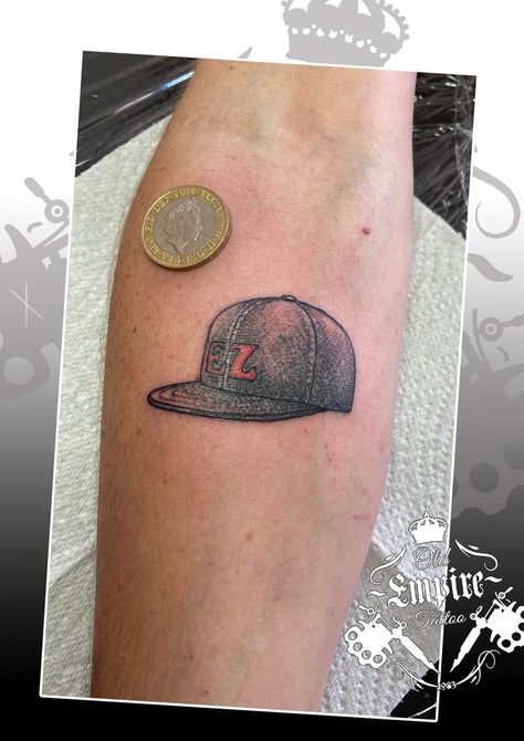 Cap Tattoo Hat, Hat Tattoo Ideas, Cap Tattoo, Hat Tattoo, Empire Tattoo, Tattoo Couple, Detailed Tattoo, Small Tattoo Designs, A Cap