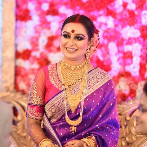 Bengali Bride Reception Look, Wedding Makeover, Bengali Bridal Makeup, Indian Wedding Bride, Modern Reception, Bengali Bride, Reception Look, Indian Bride Outfits, Bengali Wedding