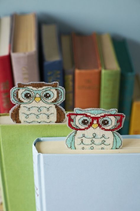 Cross Stitch Owl, Little Owls, Owl Cross Stitch, World Book Day, Owl Crafts, Owl Gifts, Cross Stitch Finishing, Book Day, Quick Stitch