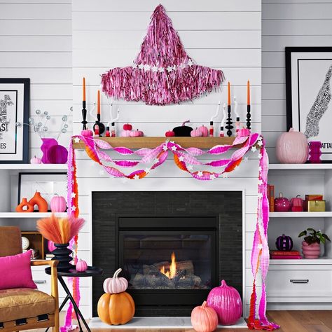 Think Pink This Halloween With Barbie-Inspired Decor Ideas — Better Homes & Gardens Halloween Color Palette, Pink Halloween Decor, Easy Diy Ideas, Halloween Decor Ideas, Barbie Halloween, Party Streamers, Decorating Advice, Pink Holiday, Small Space Diy