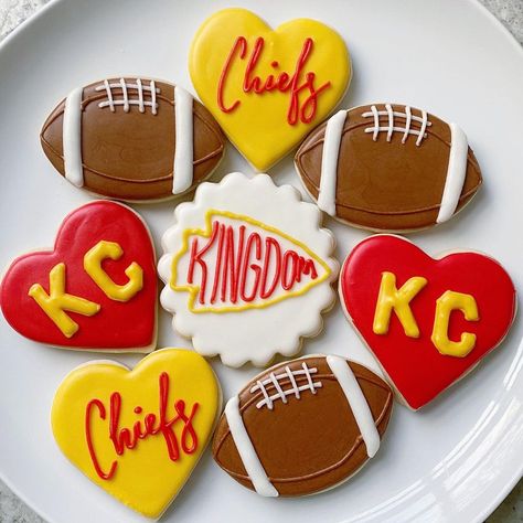 Super Bowl Dessert Ideas Chiefs, Chiefs Sugar Cookies Decorated, Kc Chiefs Sugar Cookies, Kc Chiefs Cookies Decorated, Taylor Swift Chiefs Cookies, Kc Chiefs Birthday Party, Chiefs Cookies Decorated, Kansas City Chiefs Cookies, Chiefs Sugar Cookies