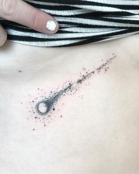 Comet Tattoo Design, Meteor Shower Tattoo, Star Trail Tattoo, Comet Tattoo Ideas, Asteroid Tattoo, Falling Star Tattoo, Comet Tattoo, Astronomy Tattoo, Stick Poke Tattoo