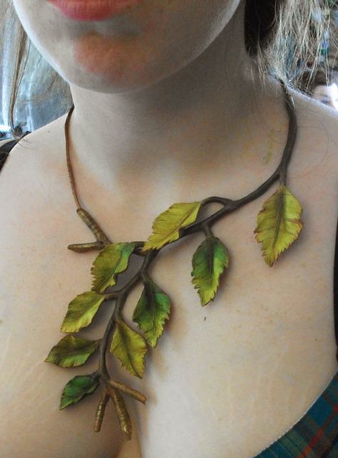 Water Inspired Jewelry, Druid Jewelry, Leaf Necklace Diy, Druid Priestess, Druid Necklace, Druid Character, Leaf Belt, Pretty Leaves, Leaves Necklace