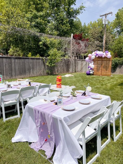 Graduation Purple Theme, Graduation Party Purple Theme, Graduation Party Cookout, Fairy Garden Graduation Party, Lavender Grad Party, Purple Themed Graduation Party, Pink And Purple Graduation Party, Purple Grad Party Decorations, Light Purple Graduation Party