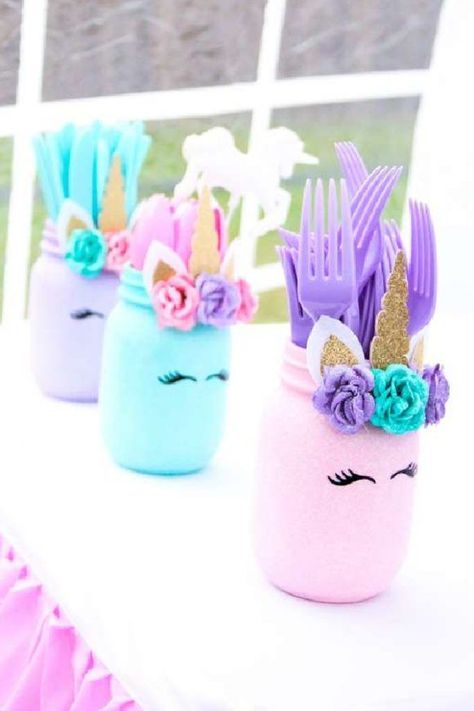 There's something so special about these gorgeous unicorn pastel mason jars full of cutlery, and it's such a practical way for your guests to help themselves. You can easily make some yourself by painting some mason jars. Draw some eyes with a black sharpie pen and glue on a gold horn and some unicorn ears. Don't forget to finish them off with some colorful flowers. See more party ideas and share yours at CatchMyParty.com Unicorn Birthday Party Food, Diy Unicorn Birthday Party, Unicorn Birthday Party Cake, Unicorn Centerpiece, 4de Verjaardag, Unicorn Birthday Party Decorations, Bunny Birthday Party, Rainbow Unicorn Party, Unicorn Themed Birthday Party