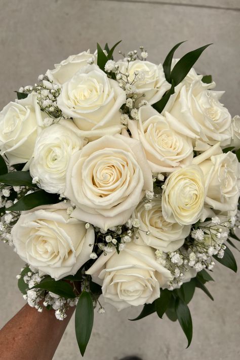 Wedding bouquet with white roses White And Cream Rose Bouquet, White Roses Bridal Bouquet With Greenery, Bidermaer Ideas, Bouquet Rose Blanche, White Roses Bouquet Aesthetic, Wedding Bouquet Aesthetic, Cream Roses Bouquet, White Rose Bouquet Wedding, White Roses Wedding Bouquet