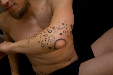 Placement. Simplicity. Circle Elbow Tattoo, Circle Tattoo Design, Bubble Tattoo, Pointillism Tattoo, Upper Leg Tattoos, Elbow Tattoo, Circle Tattoo, Circle Tattoos, Shoulder Arm Tattoos