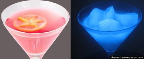 Aurora 'Jungle Juice' Cocktail Looks Like Aurora Borealis, Will Impress Friends (PHOTOS) Dark Cocktails, Girly Drinks, Light Cocktails, Black Lights, Light Party, Blacklight Party, Tasty Drinks, Jungle Juice, Beverage Recipes