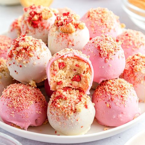 Strawberry Crunch Balls, Strawberry Crunch Ice Cream Balls, Strawberry Crunch Cheesecake Bites, Strawberry Shortcake Truffle, Snack To Share, Cheesecake Cookies Recipes, Petite Fours, Strawberry Crunch Cake, Strawberry Sugar Cookies