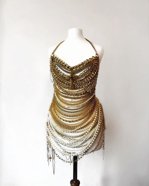 Pearl Dress Aesthetic, Burlesque Fashion, Bead Bra, Chain Clothes, Diy Outfits, Chain Gang, Burning Man Fashion, Taylor Swift Tour Outfits, Sassy Outfit