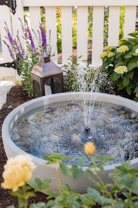 DIY Solar-Powered Water Feature - kiyafries Diy Solar Water Feature, Solar Water Fountains Outdoor, Backyard Water Fountains, Solar Water Feature, Diy Solar Fountain, Diy Water Feature, Solar Water Fountain, Diy Water Fountain, Jardim Diy