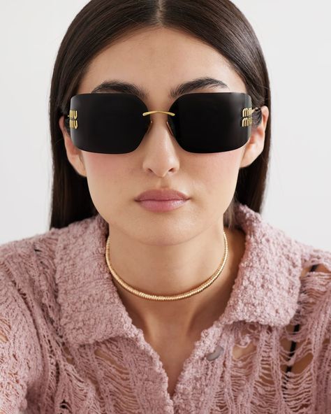 M I U M I U D-frame gold-tone sunglasses Price: 2,500 Color: Black Tone Arms, Miu Miu Eyewear, Miu Miu Sunglasses, Sunglasses Outfit, Toned Arms, Bridesmaid Outfit, Luxury Women Fashion, Eyewear Womens, Gold Sunglasses