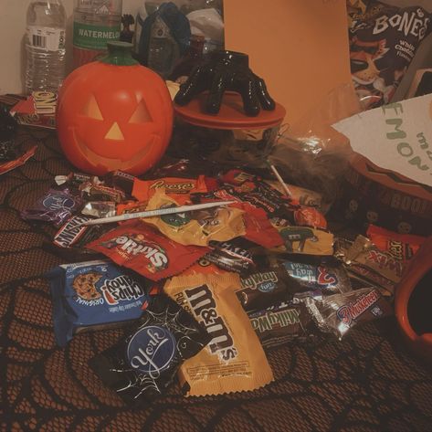 Galaxy Bedroom, Jacob Tremblay, Halloween Breakfast, Space Aesthetic, Hyper Fixation, 90s Halloween, Catty Noir, S Aesthetic, Aesthetic Space