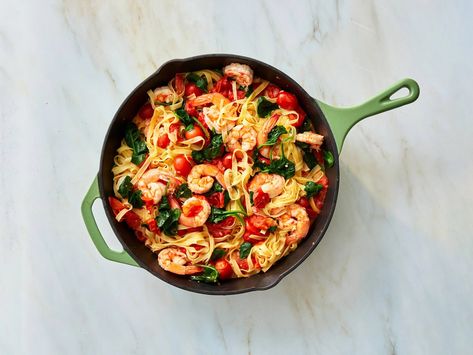 Shrimp Scampi With Tomatoes, Shrimp Tomato Spinach Pasta, Tomato Spinach Pasta, Fusilli Recipes, Shrimp Tomato, Pasta And Chicken, Vegetarian Chili Recipe, Tomato Spinach, Pan Chicken Fajitas