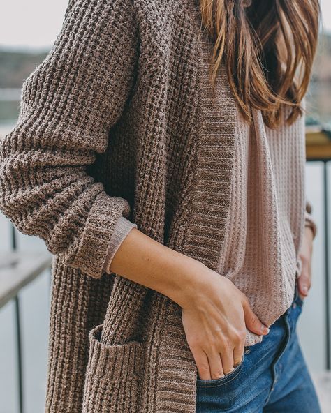 Counseling Outfits, Relaxed Outfits Women, How To Dress In Your 30s, Granola Mom Aesthetic, Fall Outfits Outdoor, Dress And Sweater Outfit, Layered Clothes, Dress Christmas Tree, Layered Winter Outfits