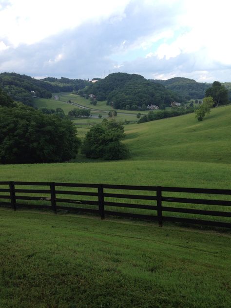 pasture Pasture Aesthetic, Fence Countryside, Farm Pasture, Horse Pasture, Dream Ranch, Summer Bingo, Pasture Fencing, Country Fences, Dream Stables