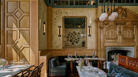 First in: Estelle Manor, Oxfordshire | CN Traveller Tess Newall, Roman And Williams, Woodland House, Vitra Design Museum, Opulent Interiors, Country House Hotels, Pendant Lamp Shade, Green Carpet, Soho House