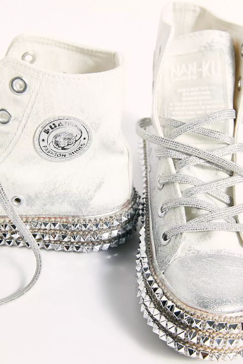 Cool High Tops, Studded Converse, Bride Sneakers, Chuck Taylor All Star Move, Hi Top Sneakers, Diy Sneakers, Studded Sneakers, Bling Shoes, Wedding Clothes