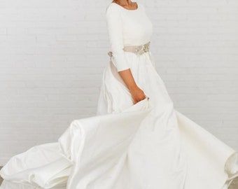 Country Bridal Gown, Simple Satin Wedding Dress, Italian Wedding Dresses, Simple Wedding Dress Beach, Long Sleeve Wedding Gowns, Boho Bridal Gowns, Wedding Gowns With Sleeves, Beach Wedding Dress Boho, Dusty Rose Dress